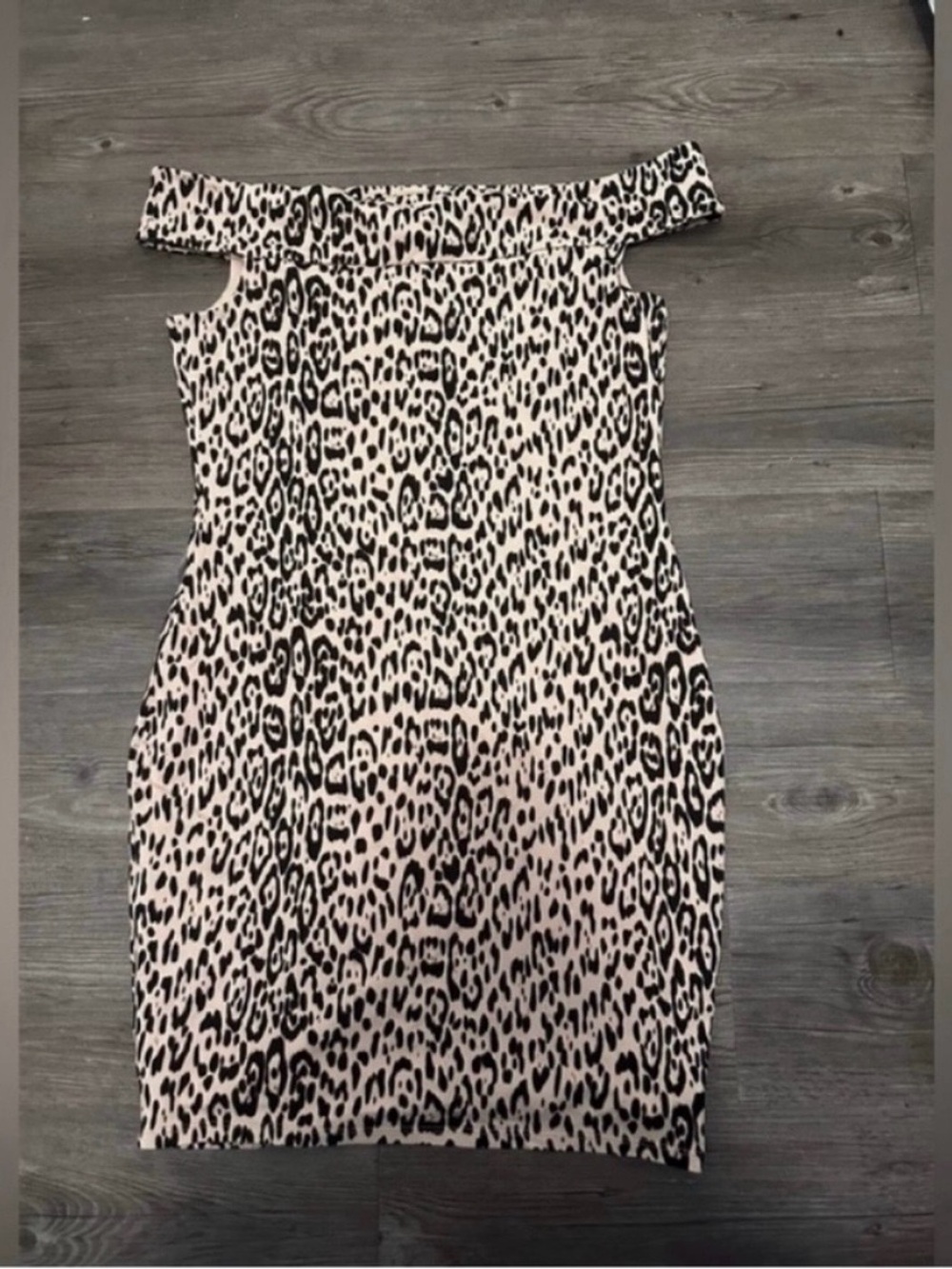 ❤️ Sexy GUESS Off the Shoulders Black and Tan Leopard Print Dress - Size L - Picture 4 of 6
